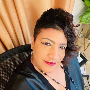 Meet your Posher, Latisha